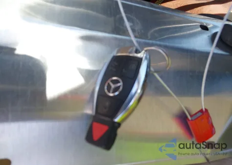 2015 Mercedes-Benz C 300 Luxury/Sport z USA, uszkodzony, nr VIN 55SWF4JB3FU081407